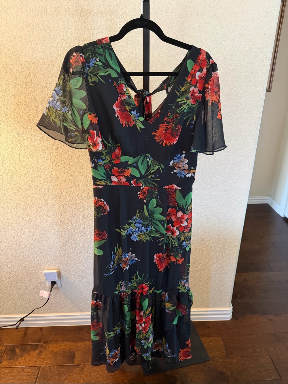 julia jordan Black Floral V-Neck Midi Dress with Flutter Sleeves